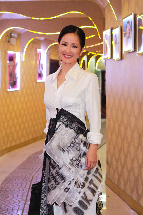 Lệ Quyên đấu giá dây chuyền mặt Phật làm từ thiện ảnh 6