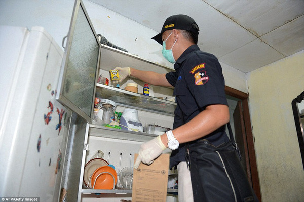 Tìm thấy cờ IS trong nhà kẻ đánh bom tự sát Indonesia ảnh 6