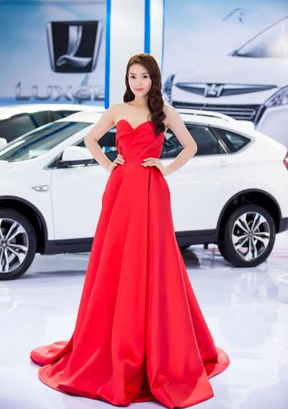 Hoa hậu Kỳ Duyên khoe vai trần gợi cảm ảnh 7