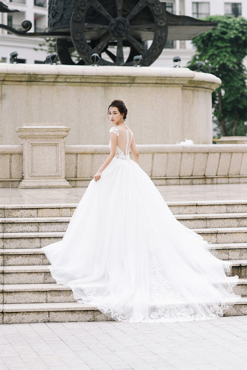 Vẻ đẹp mong manh của MC Quỳnh Chi khi hoá thành cô dâu ảnh 7