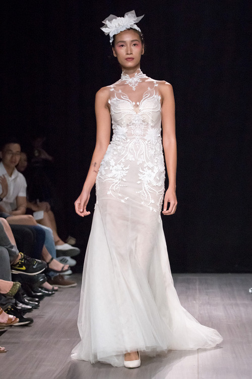 Hoa hậu Thùy Dung tái xuất làm vedette trình diễn váy cưới ảnh 4