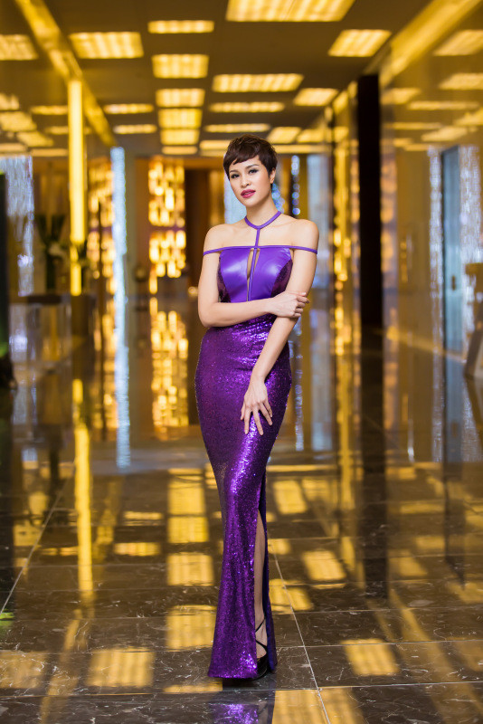 Kỳ Duyên khoe lưng trần quyến rũ với váy xẻ táo bạo ảnh 8