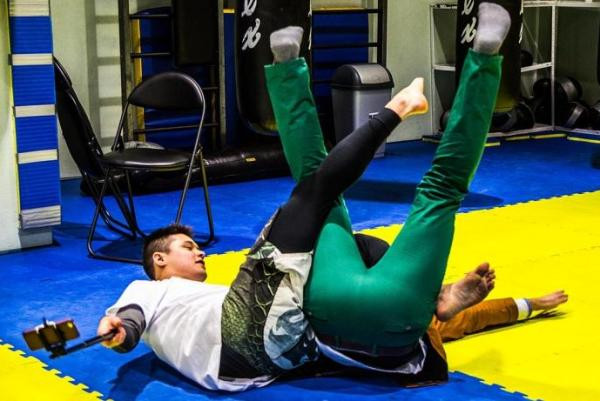 Nga mở lớp học tự vệ bằng... 'gậy tự sướng' ảnh 6