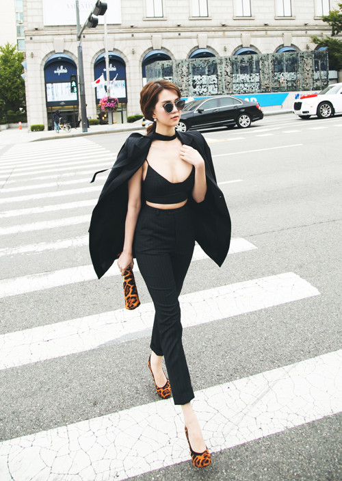 Ngọc Trinh khoe eo thon, ngực đầy dạo phố Hàn Quốc ảnh 3