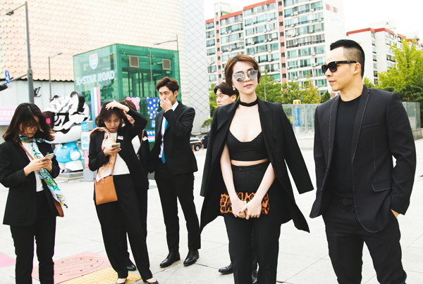 Ngọc Trinh khoe eo thon, ngực đầy dạo phố Hàn Quốc ảnh 2