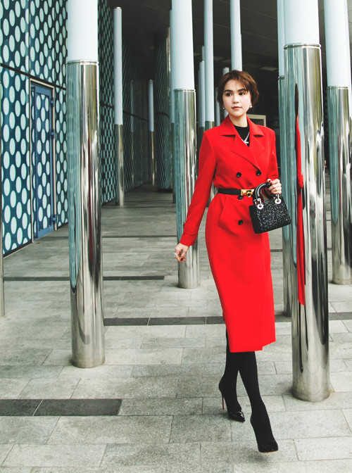 Ngọc Trinh khoe eo thon, ngực đầy dạo phố Hàn Quốc ảnh 6