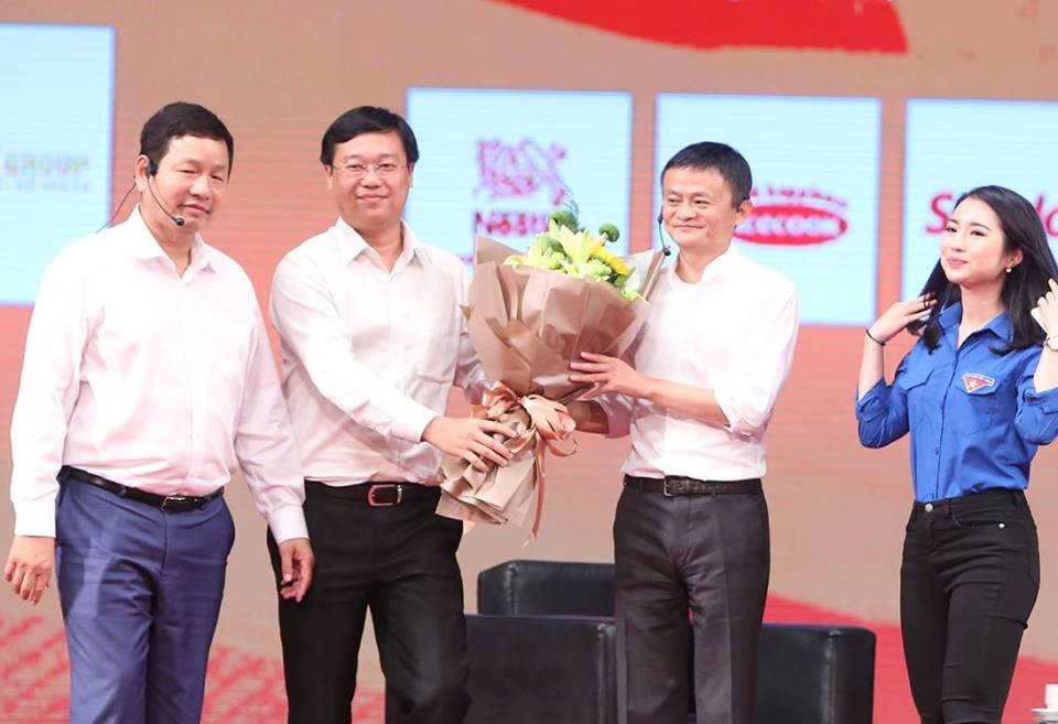 Tỷ phú Jack Ma chúc giới trẻ Việt Nam luôn tiến về phía trước ảnh 2