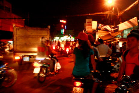 Chiếc xe biển số xanh của CSGT rời khỏi hiện trường sau...15 phút có mặt. Chiếc xe biển số xanh của CSGT rời khỏi hiện trường sau...15 phút có mặt