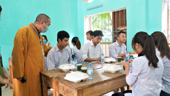 Cập nhật đề, đáp án thi tốt nghiệp THPT sáng nay ảnh 42