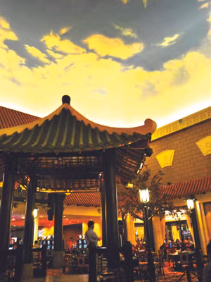 Vòm trời nhân tạo của casino NagaWorld. Ảnh: H.T.N