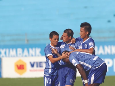 Việc CLB bóng đá Hà Nội có tham dự mùa giải 2013 hay không vẫn chưa có lời giải. Ảnh: VSI