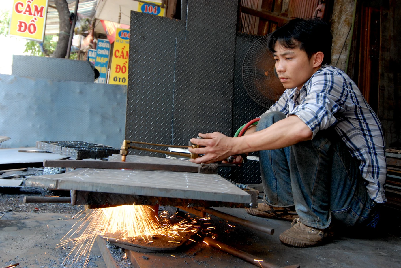 Nam hàn xì tại đường Đê La Thành