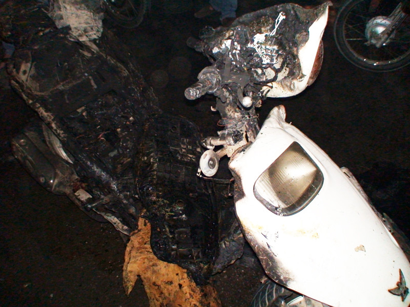 Xe sơn màu trắng