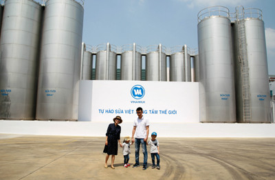 Cùng Ốc Thanh Vân khám phá nhà máy sữa số 1 Việt Nam ảnh 2