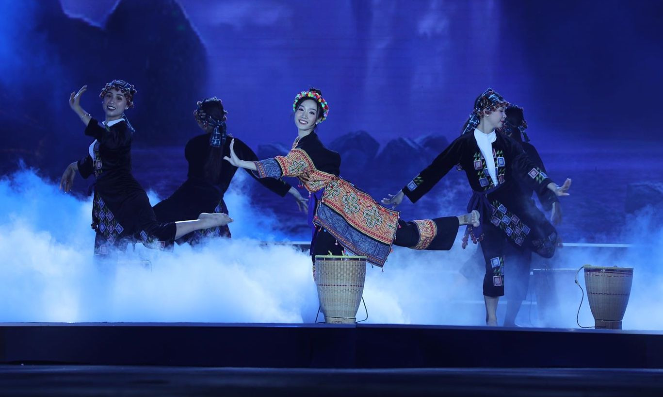 Công bố top 3 Người đẹp Thời trang và Người đẹp Tài năng ảnh 5