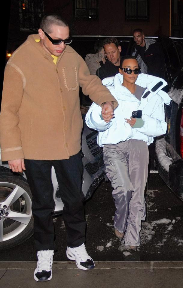 Kim và tình trẻ đi ăn tối ở New York hôm 13/2.