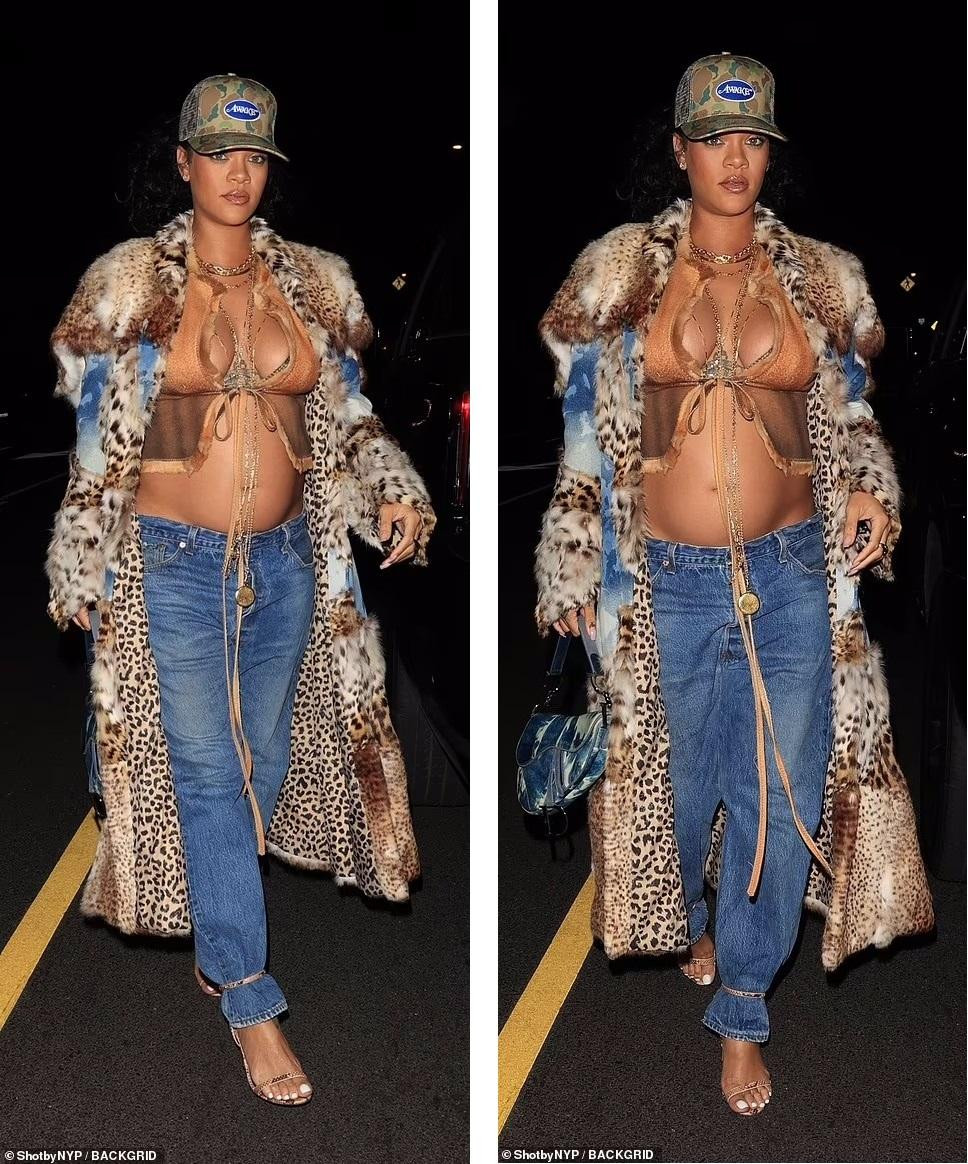 Mới đây, Rihanna bị bắt gặp đi ăn tối tại nhà hàng Ý Giorgio Baldi ở Los Angeles, California, Mỹ. Một lần nữa, cô trở thành tâm điểm chú ý với phong cách thời trang bà bầu ấn tượng.