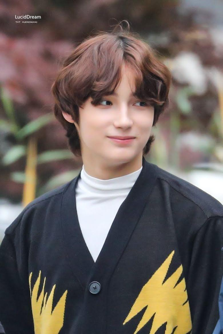 Huening Kai là con lai Mỹ - Hàn. Huening Kai là con lai Mỹ - Hàn.