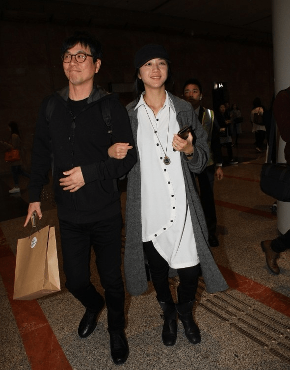 Lần cuối vợ chồng Thang Duy công khai đi cùng nhau là tháng 4 năm ngoái.