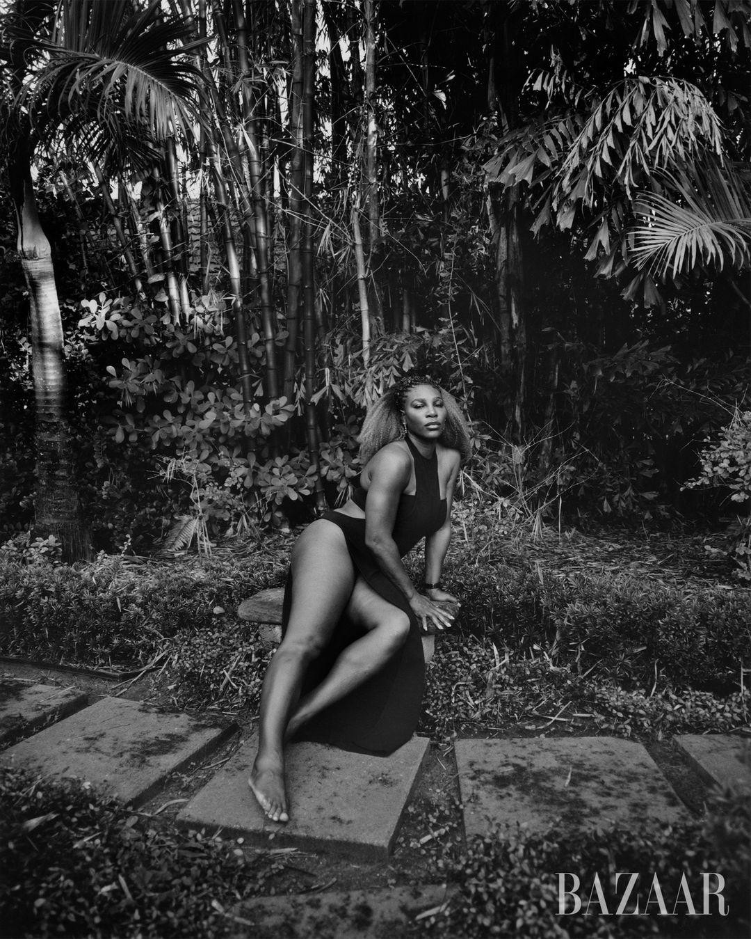 Venus cũng dành lời khen cho em gái: “Thường thì trong một gia đình có một người chơi giỏi và người kia thì không tuyệt vời như vậy. Tôi nghĩ mọi người đã nói với Serena rằng cô ấy sẽ không thành công. Tuy nhiên, thái độ không sợ hãi mà em ấy có được trước các trận đấu là điều mà tôi luôn thực sự ngưỡng mộ. Em ấy không chấp nhận đứng thứ hai. Em ấy đã nói rõ với tôi rằng, em ấy sẽ giành vị trí đầu tiên”.