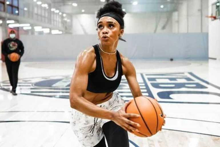 Cựu cầu thủ bóng rổ Dylan Gonzalez cũng đệ đơn kiện Trey hồi tháng trước. Cựu cầu thủ bóng rổ Dylan Gonzalez cũng đệ đơn kiện Trey hồi tháng trước.