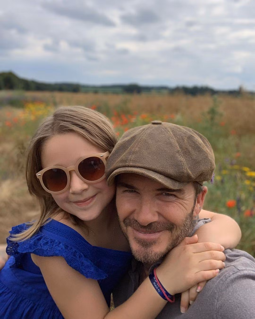 David Beckham chia sẻ ảnh thời trẻ chụp cùng vợ Victoria và ảnh ôm con gái út, kèm lời chúc ngọt ngào: “Valentine hạnh phúc đến những cô gái của tôi. Hai phụ nữ xinh đẹp và mạnh mẽ. Harper hãy nhớ bố sẽ luôn luôn là người yêu của con. Yêu em Victoria Beckham”. David Beckham chia sẻ ảnh thời trẻ chụp cùng vợ Victoria và ảnh ôm con gái út, kèm lời chúc ngọt ngào: “Valentine hạnh phúc đến những cô gái của tôi. Hai phụ nữ xinh đẹp và mạnh mẽ. Harper hãy nhớ bố sẽ luôn luôn là người yêu của con. Yêu em Victoria Beckham”.
