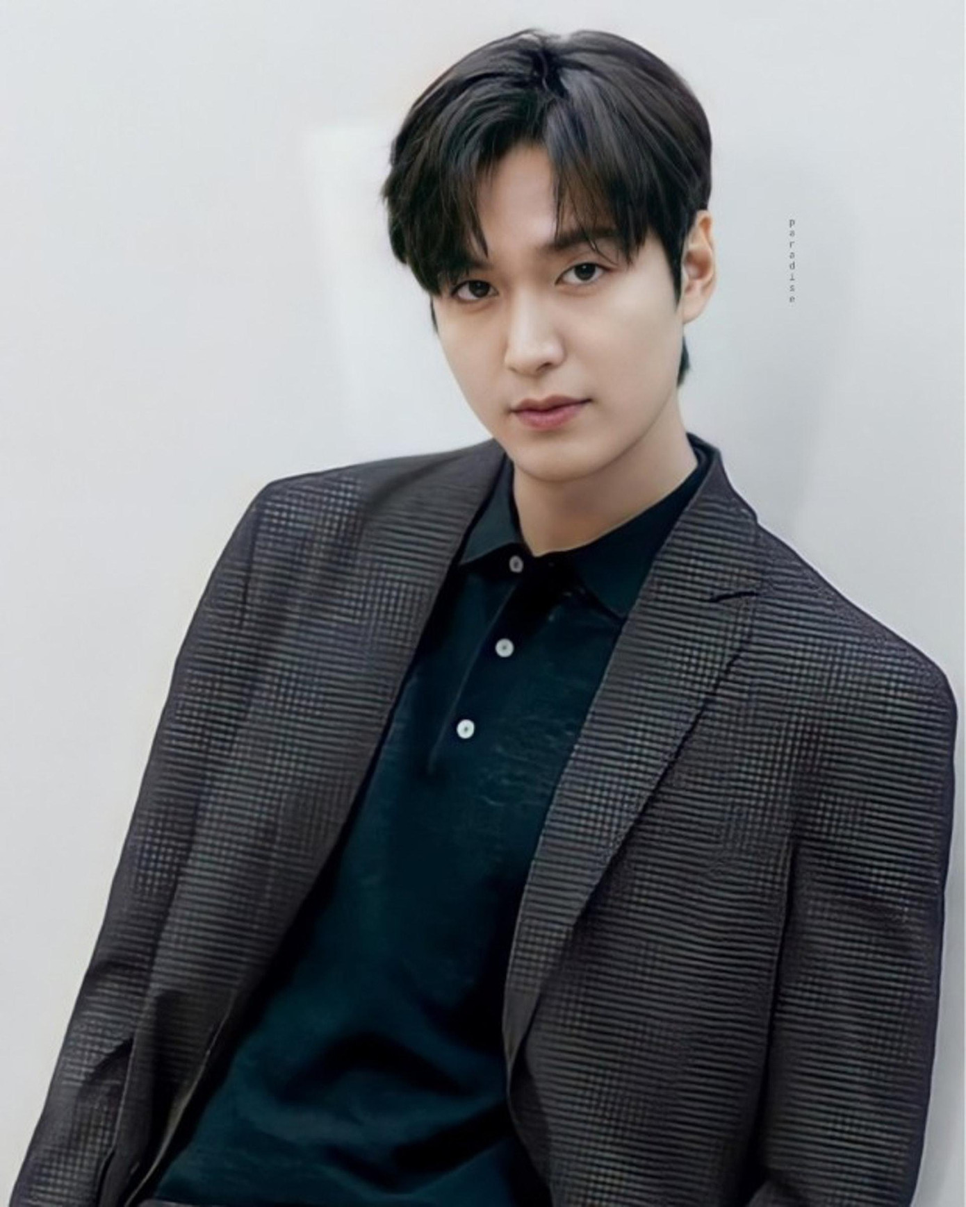 1. Lee Min Hoo: Tài tử sinh năm 1987 dẫn đầu danh sách với 9,3% phiếu bầu. Anh xếp hạng nhất cuộc bình chọn về độ nổi tiếng ở 15 trong số 19 quốc gia khảo sát. 1. Lee Min Hoo: Tài tử sinh năm 1987 dẫn đầu danh sách với 9,3% phiếu bầu. Anh xếp hạng nhất cuộc bình chọn về độ nổi tiếng ở 15 trong số 19 quốc gia khảo sát.