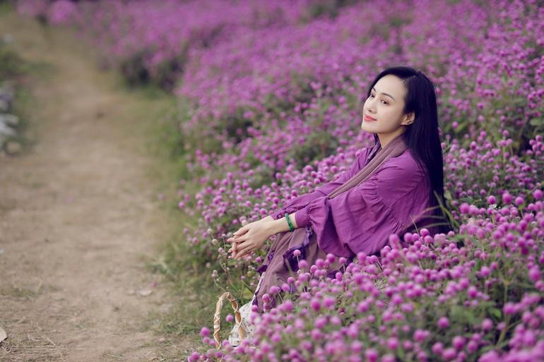 Hình ảnh lãng mạn của nữ BTV trong dịp xuân mới (Ảnh: Minh Thức).