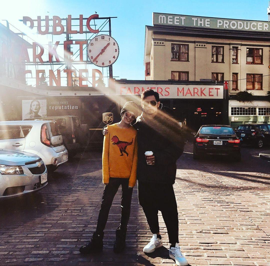 Đáp lại, Châu Kiệt Luân chứng minh là người đàn ông của gia đình với quan điểm: “Làm ơn hãy nhớ! Vợ vui vẻ, đời vui vẻ! Chúc mừng Ngày Valentine, Hannah Quinlivan (tên tiếng Anh của Côn Lăng)”. Đáp lại, Châu Kiệt Luân chứng minh là người đàn ông của gia đình với quan điểm: “Làm ơn hãy nhớ! Vợ vui vẻ, đời vui vẻ! Chúc mừng Ngày Valentine, Hannah Quinlivan (tên tiếng Anh của Côn Lăng)”.