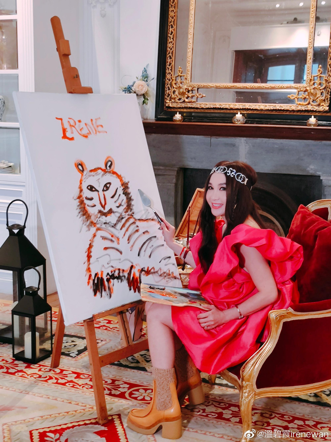 Nàng &quot;Phan Kim Liên&quot; cũng không đặt nặng chuyện tuổi tác. Dù gần 60 tuổi, cô vẫn theo đuổi phong cách ngọt ngào, nữ tính.