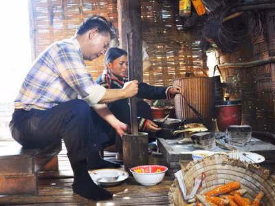 Tự tay giã muối ớt. Tự tay giã muối ớt