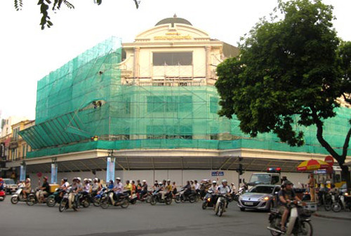Tràng Tiền Plaza trong thời gian tu sửa. Tràng Tiền Plaza trong thời gian tu sửa
