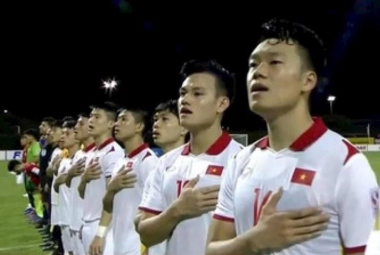 Các tuyển thủ bóng đá Việt Nam hát Quốc ca trước trận đấu Việt Nam- Lào (Ảnh chụp qua màn hình) Các tuyển thủ bóng đá Việt Nam hát Quốc ca trước trận đấu Việt Nam- Lào (Ảnh chụp qua màn hình)