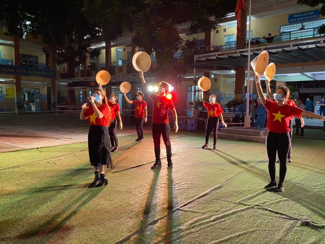 Các ca sỹ tham gia "Khúc ca đồng lòng" Các ca sỹ tham gia "Khúc ca đồng lòng"
