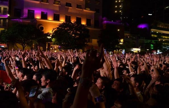 Chương trình đón chào năm mới trên Phố Đi bộ Nguyễn Huệ luôn thu hút đông đảo khán giả