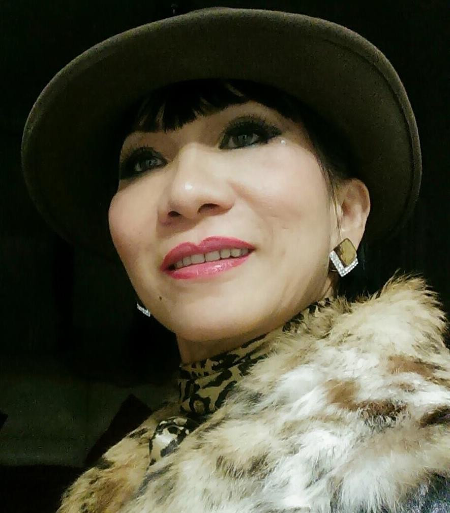 Ca sỹ Lệ Thu Paris