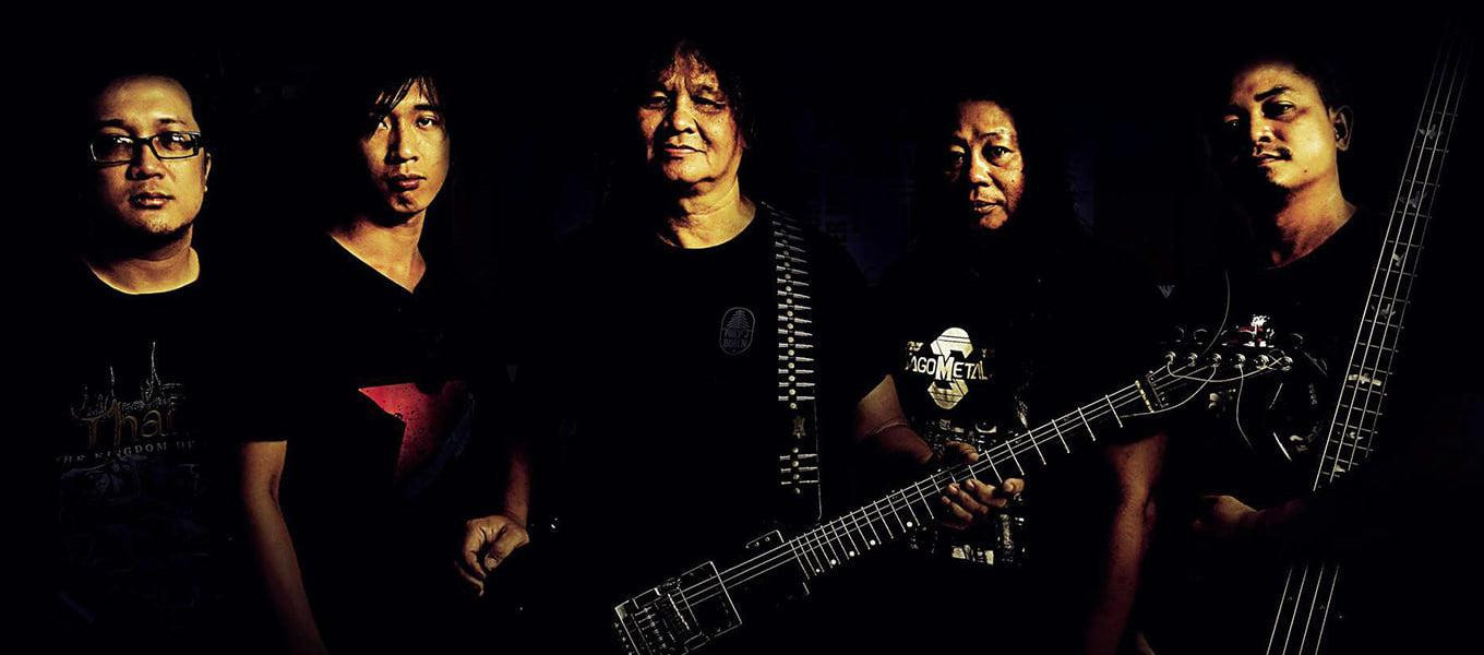 Các thành viên trong ban nhạc Sago Metal (Trung Thành đứng giữa) Các thành viên trong ban nhạc Sago Metal (Trung Thành đứng giữa)