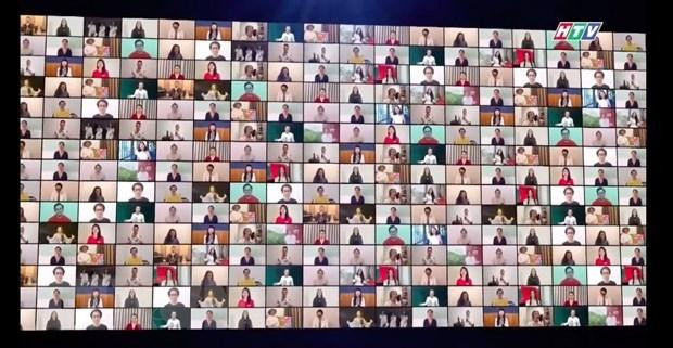 Chương trình "Nối vòng tay lớn" đã quy tụ hơn 50 nghệ sỹ tham gia Chương trình "Nối vòng tay lớn" đã quy tụ hơn 50 nghệ sỹ tham gia