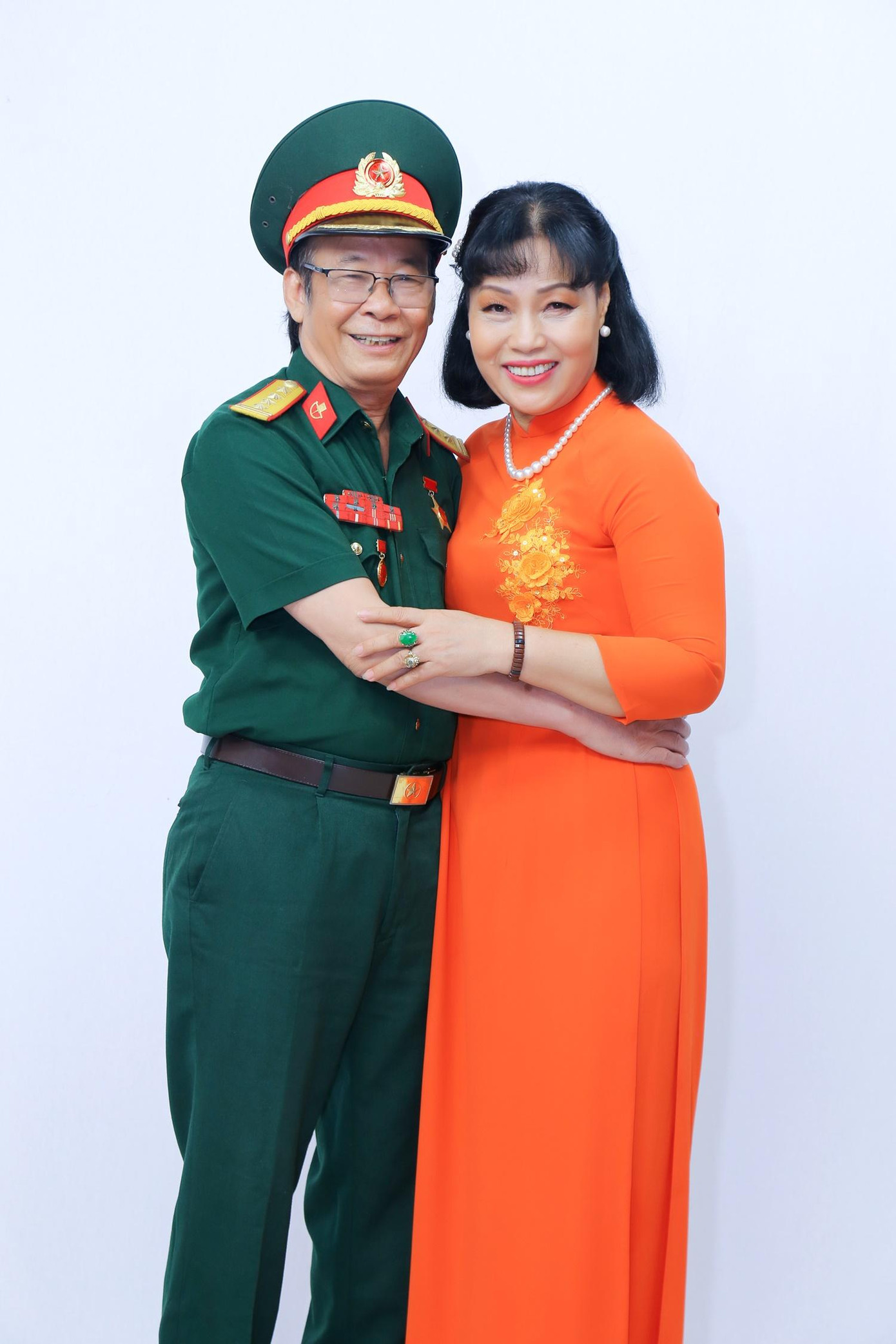 Vợ chồng bà Đặng Thị Phụng- Lê Manh Hùng