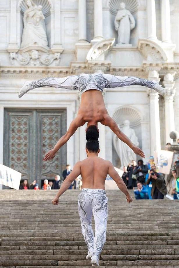 Anh em "Hoàng tử xiếc Việt" lập kỷ lục Guinness tại Tây Ban Nha Anh em "Hoàng tử xiếc Việt" lập kỷ lục Guinness tại Tây Ban Nha