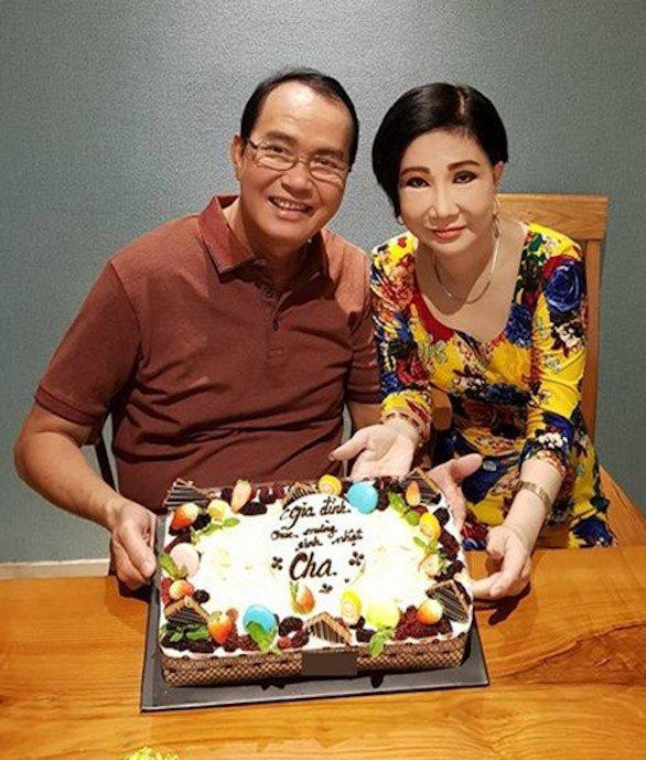 2 vợ chồng trong lễ mừng sinh nhật Thanh Điền (Ảnh FBNV)
