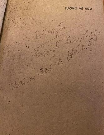 chữ ký tác giả trong sách