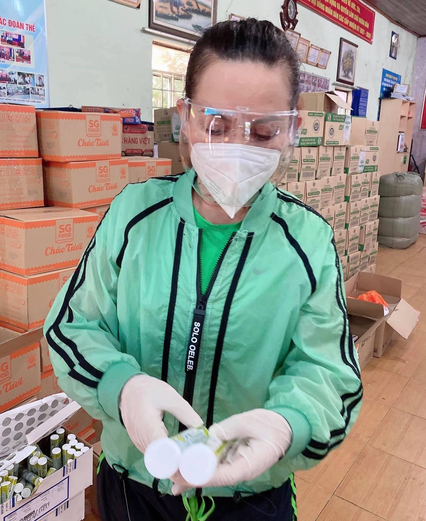 Phi Nhung trong chuyến đi làm từ thiện trước khi mắc COVID-19