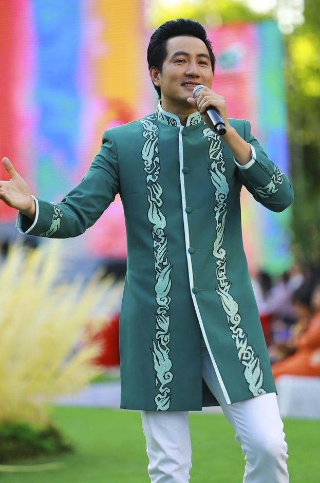 Ca sỹ Nguyễn Phi Hùng