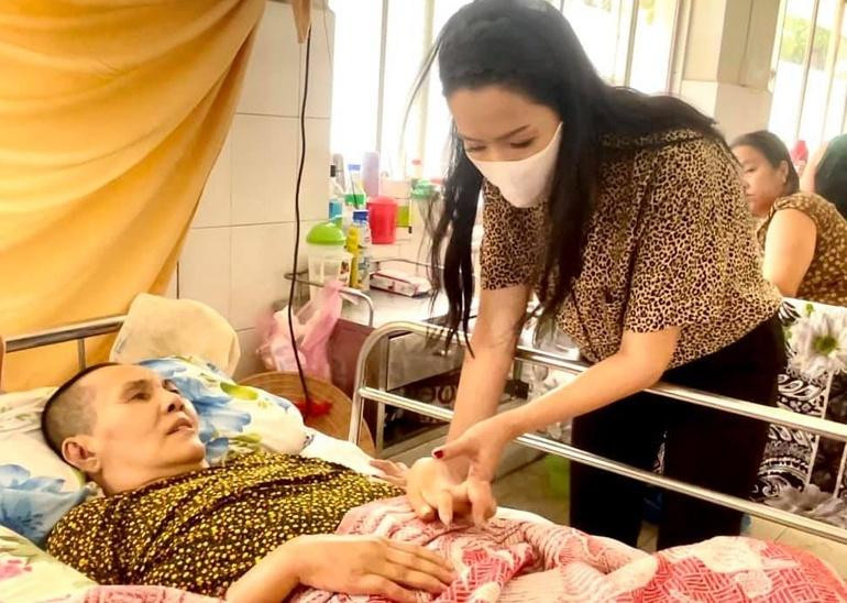 NSƯT Trịnh Kim Chi thăm Hoàng Lan hồi tháng 3