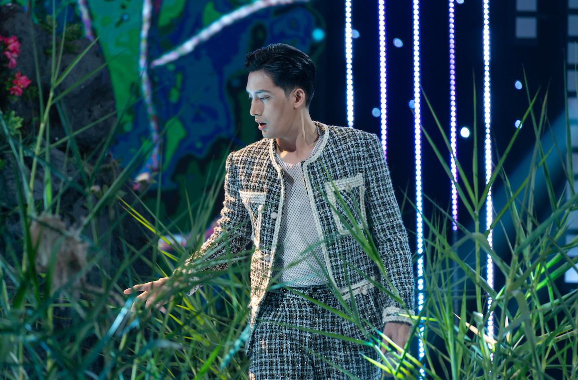 Đoàn Tuấn trên sân khấu Đoàn Tuấn trên sân khấu