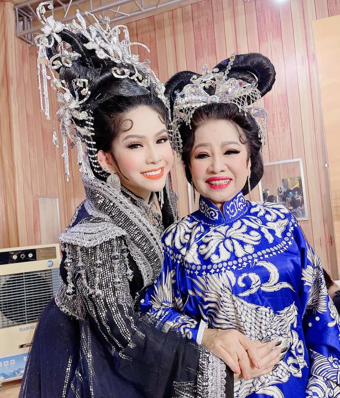 Bình Tinh và mẹ- Nghệ sỹ Bạch Mai Bình Tinh và mẹ- Nghệ sỹ Bạch Mai