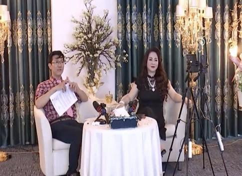 Bà Nguyễn Phương Hằng trong một lần livestream