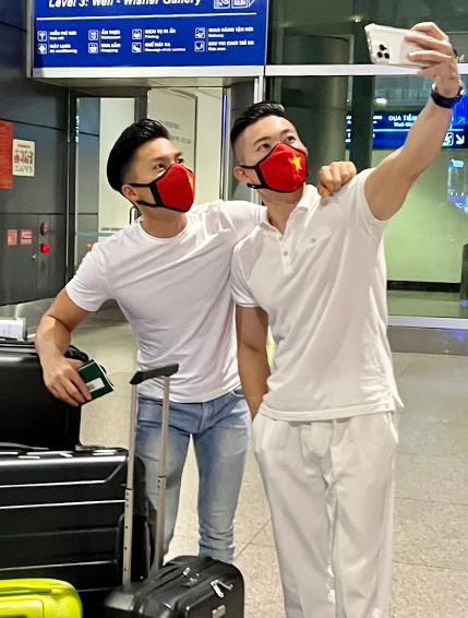 Anh em "Hoàng tử xiếc" trong một chuyến đi nước ngoài (Ảnh minh hoạ)