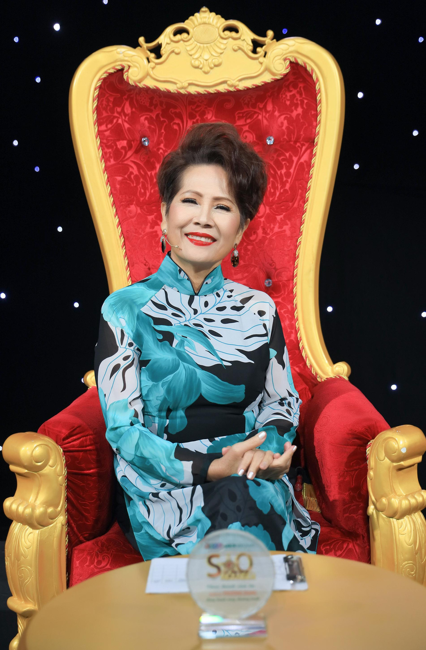 Phương Dung tham gia làm giám khảo liveshow